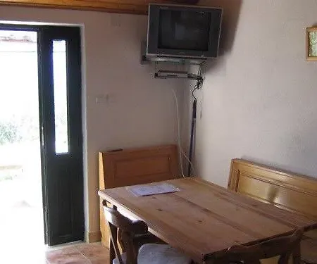 House Petric Nyaraló Bol