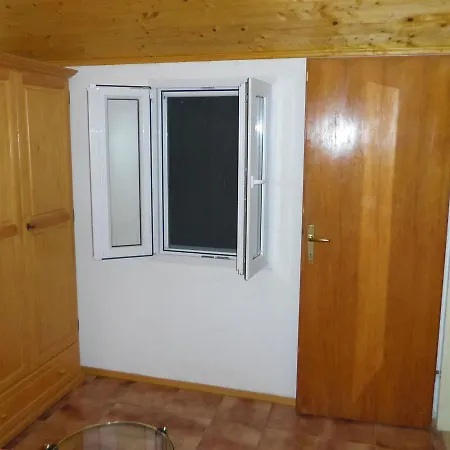 House Petric Bol