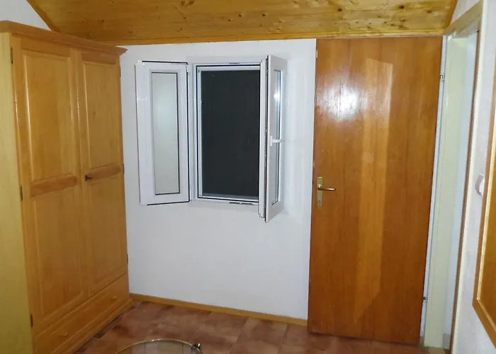 House Petric Bol